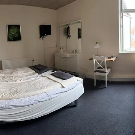 فندق مبيت وإفطار Grenaa Hostel 3*