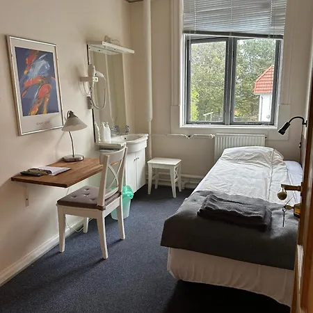 לינה וארוחת בוקר Grenaa Hostel גרנה