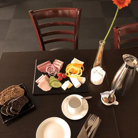 Grenaa Hostel לינה וארוחת בוקר 3*