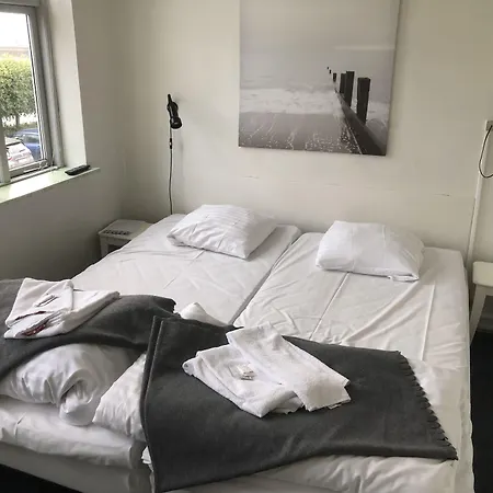 לינה וארוחת בוקר Grenaa Hostel גרנה