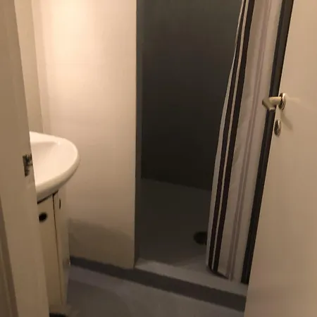 Grenaa Hostel לינה וארוחת בוקר