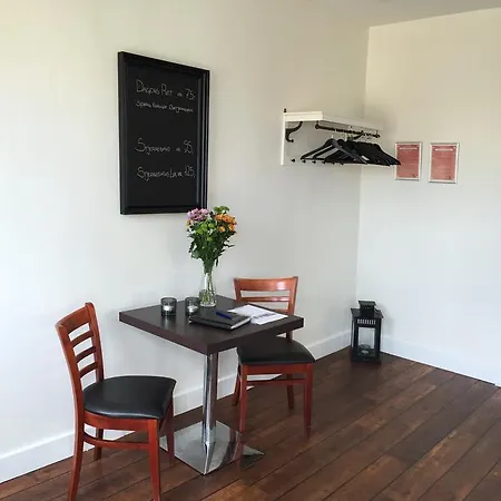 לינה וארוחת בוקר Grenaa Hostel 3*