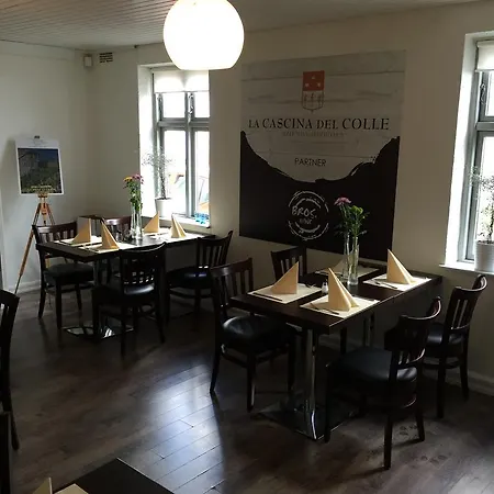 Grenaa Hostel לינה וארוחת בוקר 3*