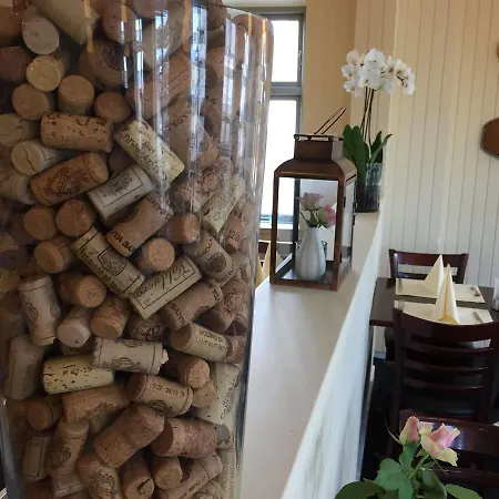 Grenaa Hostel לינה וארוחת בוקר 3*